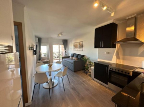 Apt céntrico con vistas y piscinas, Benalmadena